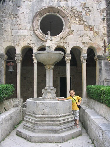 Chorwacja, Dalmacja, Dubrovnik, klasztor Franciszkanów, studnia, fontanna